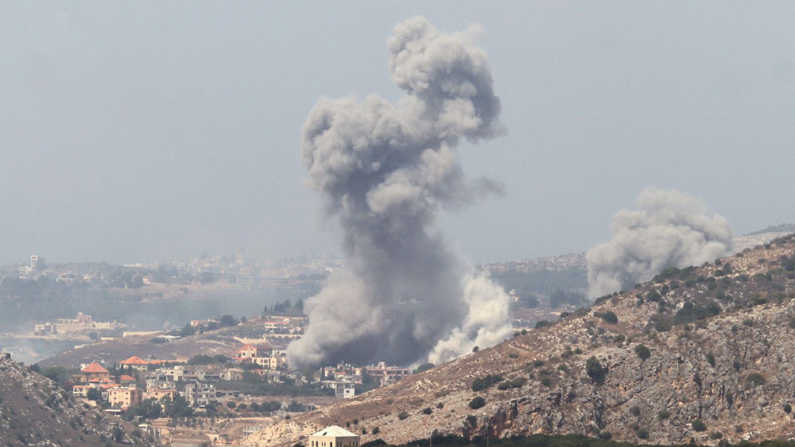 Rauch steigt nach einem israelischen Luftangriff auf Khiam im Südlibanon auf.Foto: AFP/Rabih Daher Rauch steigt nach einem israelischen Luftangriff auf Khiam im Südlibanon auf.Foto: AFP/Rabih Daher