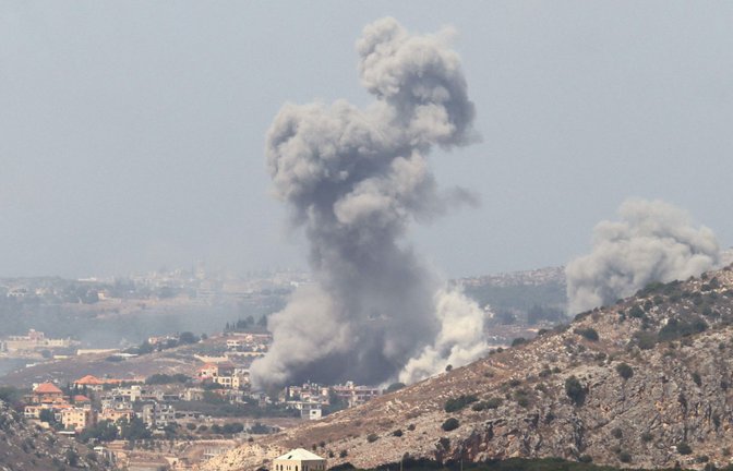 Rauch steigt nach einem israelischen  Luftangriff auf Khiam im Südlibanon auf.<span class='image-autor'>Foto: AFP/Rabih Daher</span>
