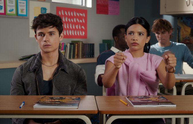Ashby Gentry als Alex und Nikki Rodriguez als Jackie.<span class='image-autor'>Foto: COURTESY OF NETFLIX</span>