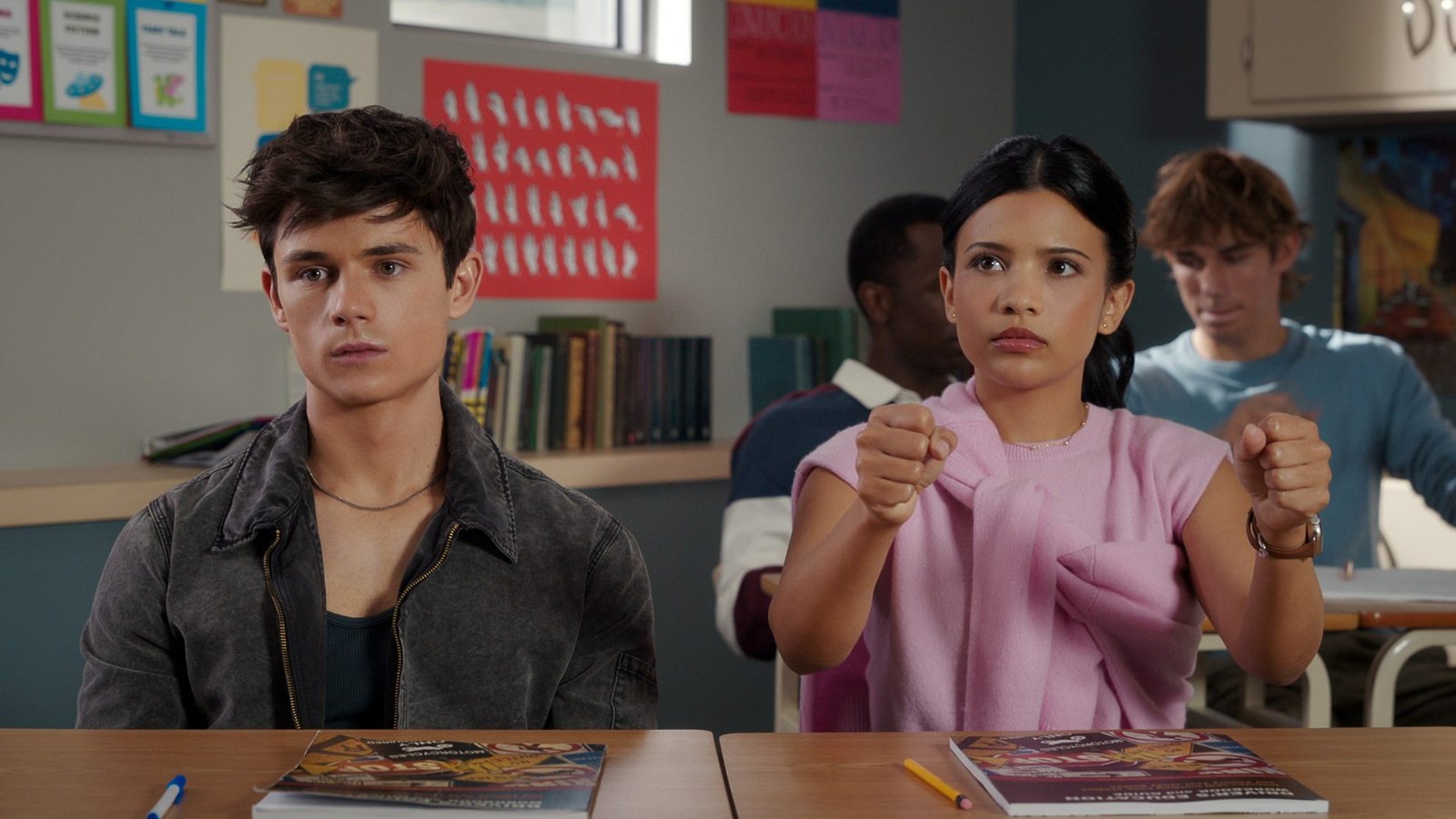 Ashby Gentry als Alex und Nikki Rodriguez als Jackie.Foto: COURTESY OF NETFLIX Ashby Gentry als Alex und Nikki Rodriguez als Jackie.Foto: COURTESY OF NETFLIX