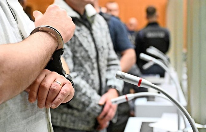 Ein Ende ist noch nicht abzusehen: In Stuttgart, Frankfurt und München wird bei den so genannten Reichsbürger-Prozessen wegen „Mitgliedschaft in einer terroristischen Vereinigung“ rund um den Hauptangeklagten in Frankfurt, Heinrich Prinz Reuß, verhandelt.<span class='image-autor'>dpa</span>