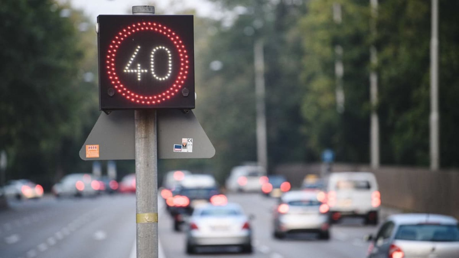 Auf großen Straßen in Stuttgart – wie hier der B14 am Neckartor – gilt eine Höchstgeschwindigkeit von 40 Kilometern in der Stunde. Dabei soll es nach Ansicht des Umweltministeriums auch bleiben.Sebastian Gollnow/dpa Auf großen Straßen in Stuttgart – wie hier der B14 am Neckartor – gilt eine Höchstgeschwindigkeit von 40 Kilometern in der Stunde. Dabei soll es nach Ansicht des Umweltministeriums auch bleiben.Sebastian Gollnow/dpa