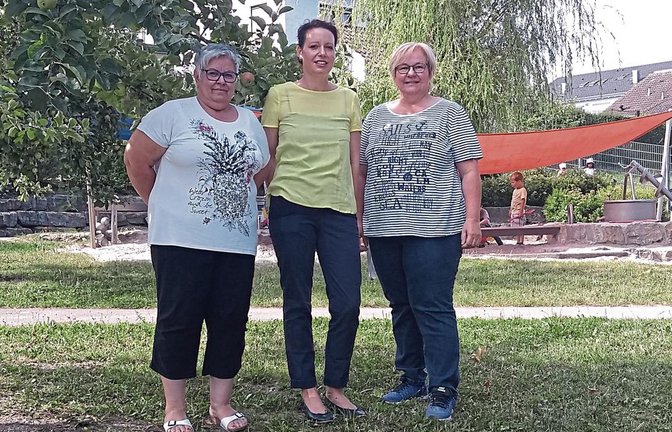Die Leiterin des Sersheimer Luggeleskindergartens, Constanze Schweizer (Mitte), hofft mit ihren beiden Kolleginnen Andrea Hirsch (links) und Margit Scholz (rechts), dass die große Feier zum 25-jährigen Bestehen der Einrichtung 2021 nachgeholt werden kann.  Foto: Glemser
