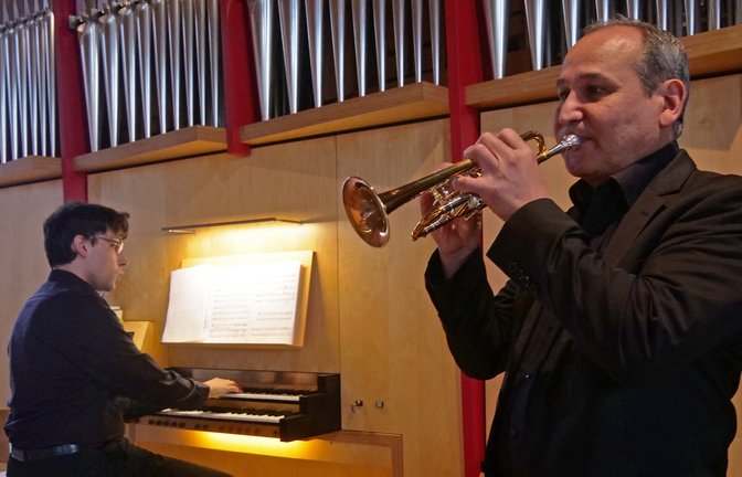 Trompeten-Virtuose Rozmurat Arnakuliyev und Kantor Markus Piringer harmonieren am Sonntag eindrucksvoll.  <span class='image-autor'>Foto: Friedrich</span>