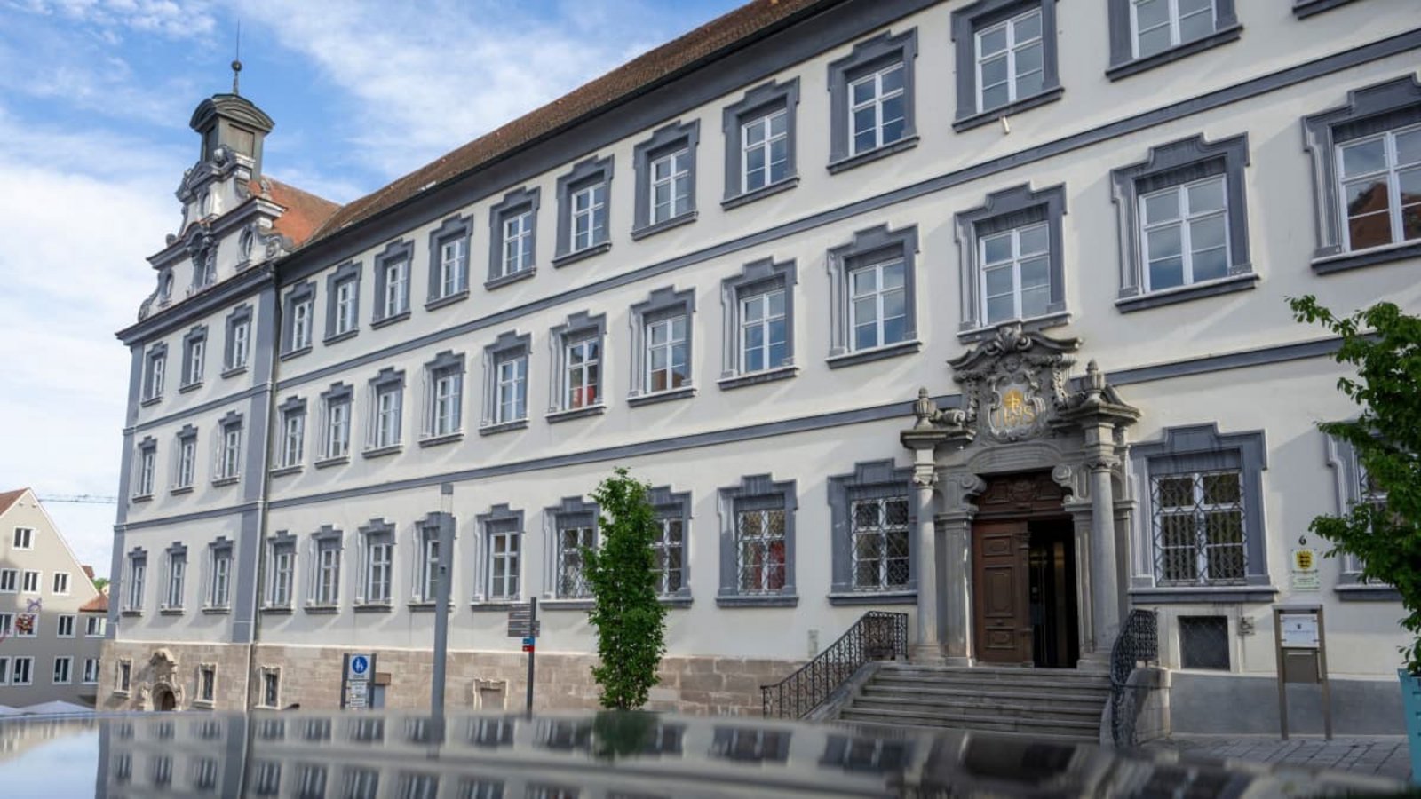 Wegen der mutmaßlichen Vergewaltigung seiner Tochter muss ein Elternpaar vor Gericht. (Symbolbild)Stefan Puchner/dpa Wegen der mutmaßlichen Vergewaltigung seiner Tochter muss ein Elternpaar vor Gericht. (Symbolbild)Stefan Puchner/dpa