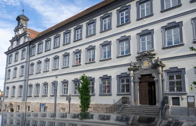 Wegen der mutmaßlichen Vergewaltigung seiner Tochter muss ein Elternpaar vor Gericht. (Symbolbild)<span class='image-autor'>Stefan Puchner/dpa</span>