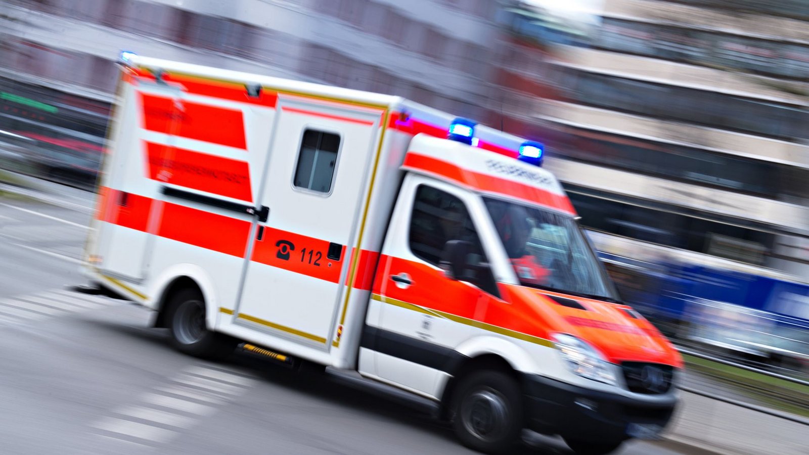 Eine Seniorin ist bei einem Unfall im Kreis Reutlingen schwer verletzt worden (Symbolbild).Foto: dpa/Nicolas Armer