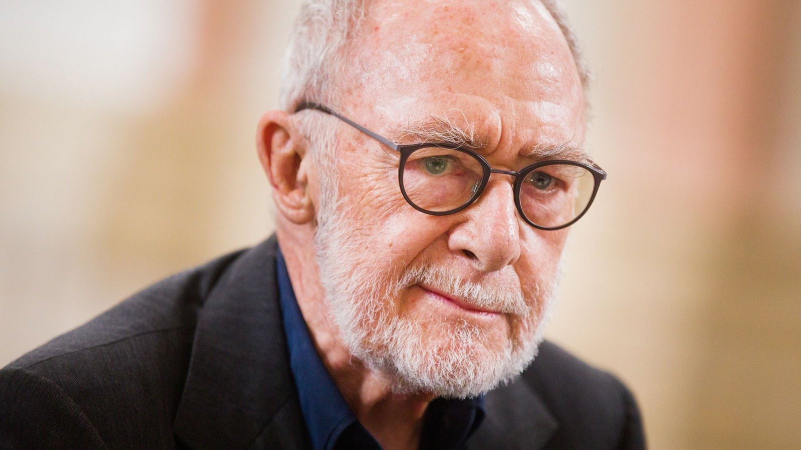 Gerhard Richter hält es für angemessen, dass das Domkapitel künftig Eintrittsgeld verlangen will - in anderen Kathedralen sei das auch so, sagt er. (Archivbild)Foto: Rolf Vennenbernd/dpa