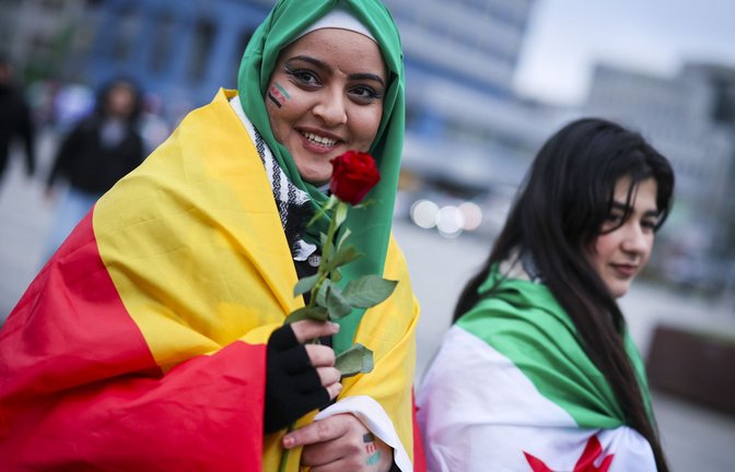 Auch in Deutschland feiern viele Syrer den Sturz Assads.<span class='image-autor'>Foto: picture alliance/dpa/Christoph Reichwein</span>