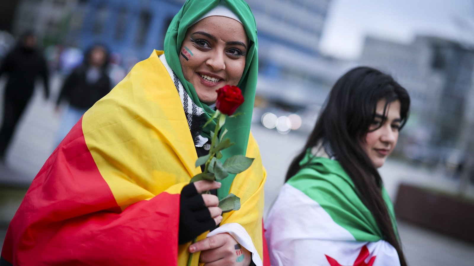 Auch in Deutschland feiern viele Syrer den Sturz Assads.Foto: picture alliance/dpa/Christoph Reichwein Auch in Deutschland feiern viele Syrer den Sturz Assads.Foto: picture alliance/dpa/Christoph Reichwein
