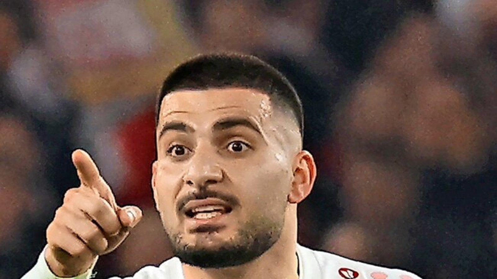 Fingerzeig: VfB-Stürmer Deniz Undav hat sich mehr als einmal vom Verhalten der Spieler des FC Porto provoziertFoto: Baumann Fingerzeig: VfB-Stürmer Deniz Undav hat sich mehr als einmal vom Verhalten der Spieler des FC Porto provoziertFoto: Baumann