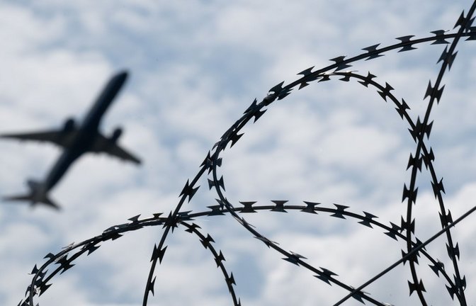 Asylbewerber sollen in Zukunft einfacher aus der Europäischen Union abgeschoben werden können. Darauf haben sich die EU-Innenminister in Brüssel geeinigt.<span class='image-autor'>Foto: Sebastian Gollnow/dpa</span>