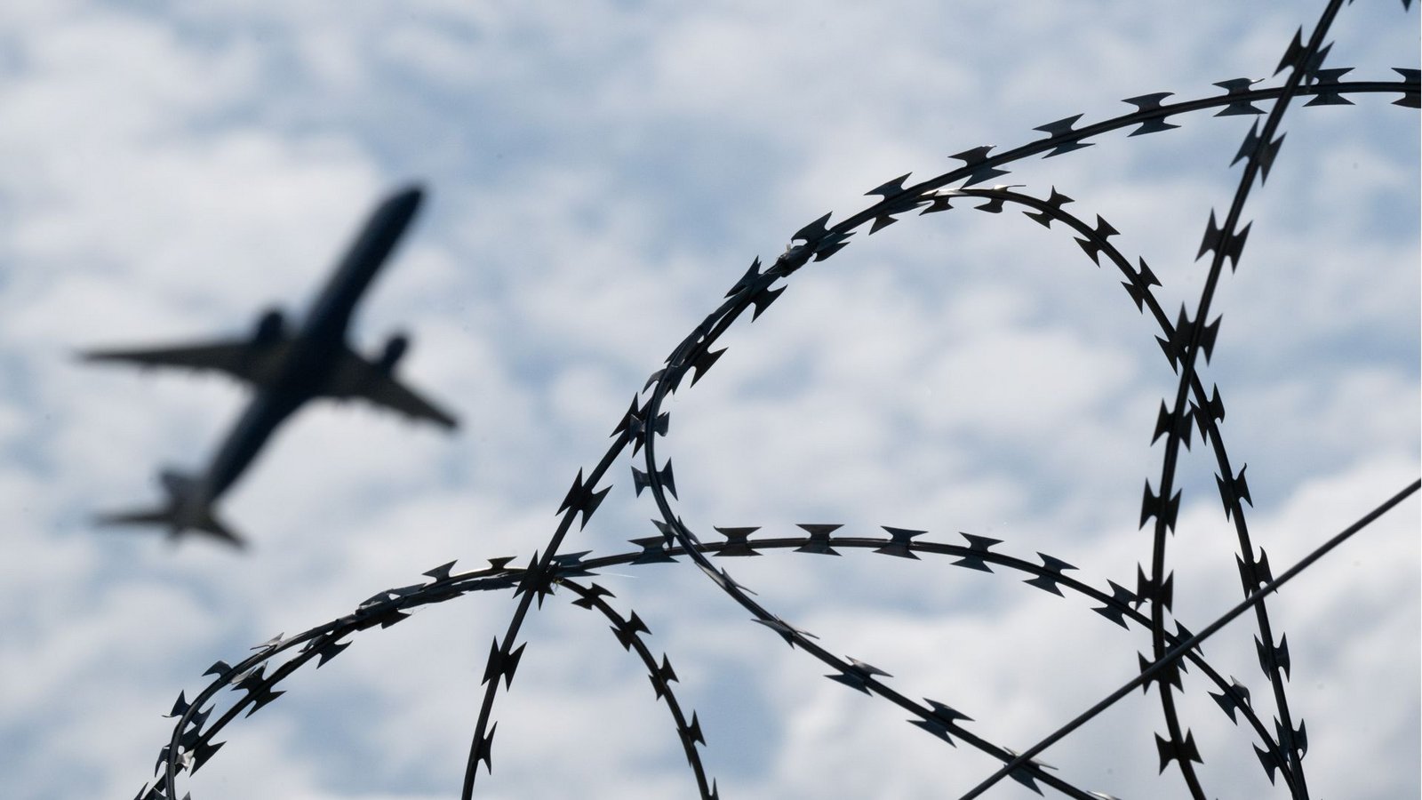 Asylbewerber sollen in Zukunft einfacher aus der Europäischen Union abgeschoben werden können. Darauf haben sich die EU-Innenminister in Brüssel geeinigt.Foto: Sebastian Gollnow/dpa Asylbewerber sollen in Zukunft einfacher aus der Europäischen Union abgeschoben werden können. Darauf haben sich die EU-Innenminister in Brüssel geeinigt.Foto: Sebastian Gollnow/dpa