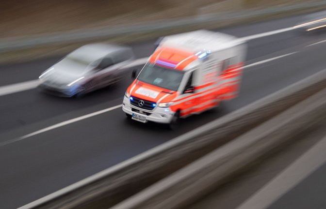 Für den 51-Jährigen kommt jede Hilfe zu spät. (Symbolbild)<span class='image-autor'>Foto: dpa/Julian Stratenschulte</span>
