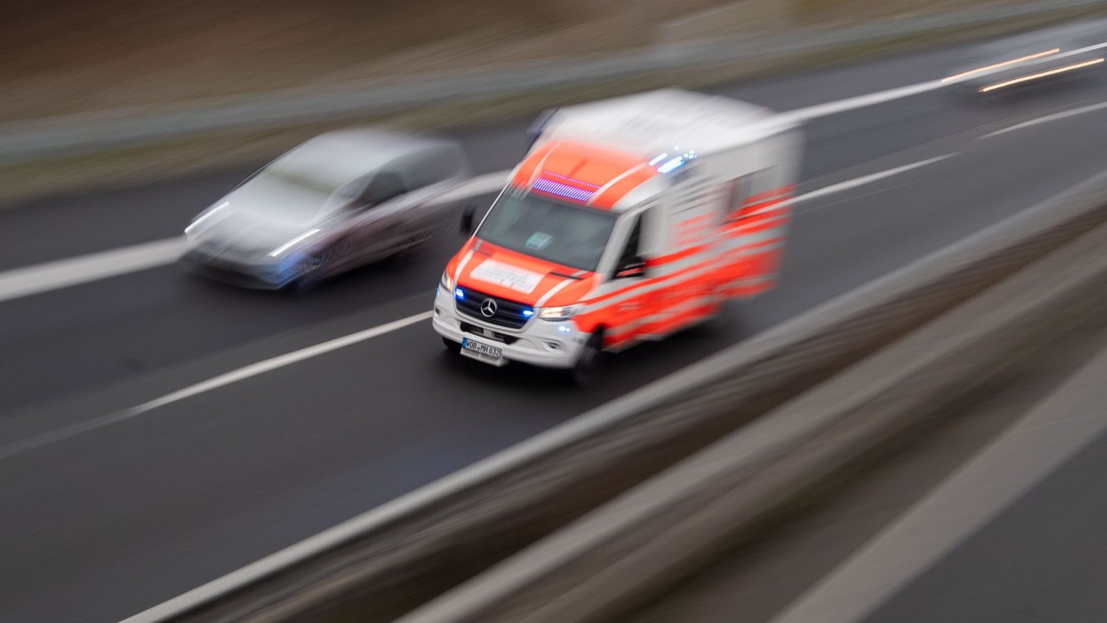 Für den 51-Jährigen kommt jede Hilfe zu spät. (Symbolbild)Foto: dpa/Julian Stratenschulte