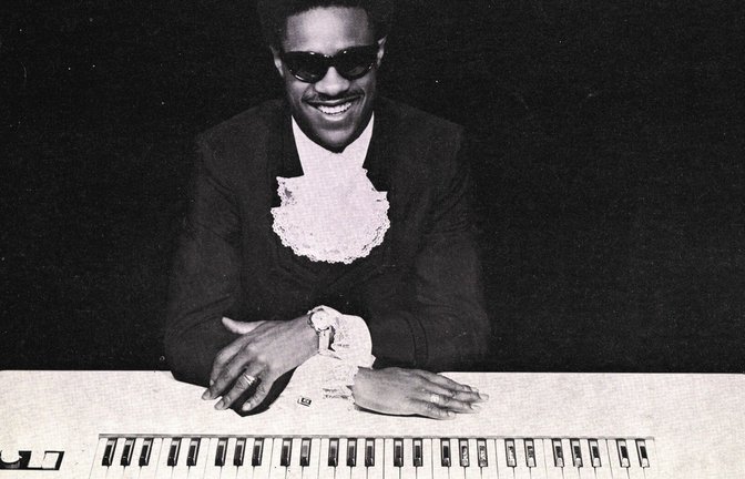 Der US-amerikanische Superstar Stevie Wonder mit dem Clavinet<span class='image-autor'>Foto: Sammlung C. Wagner</span>