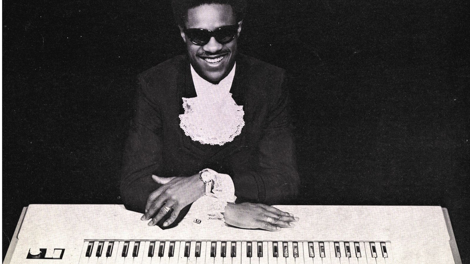 Der US-amerikanische Superstar Stevie Wonder mit dem ClavinetFoto: Sammlung C. Wagner Der US-amerikanische Superstar Stevie Wonder mit dem ClavinetFoto: Sammlung C. Wagner