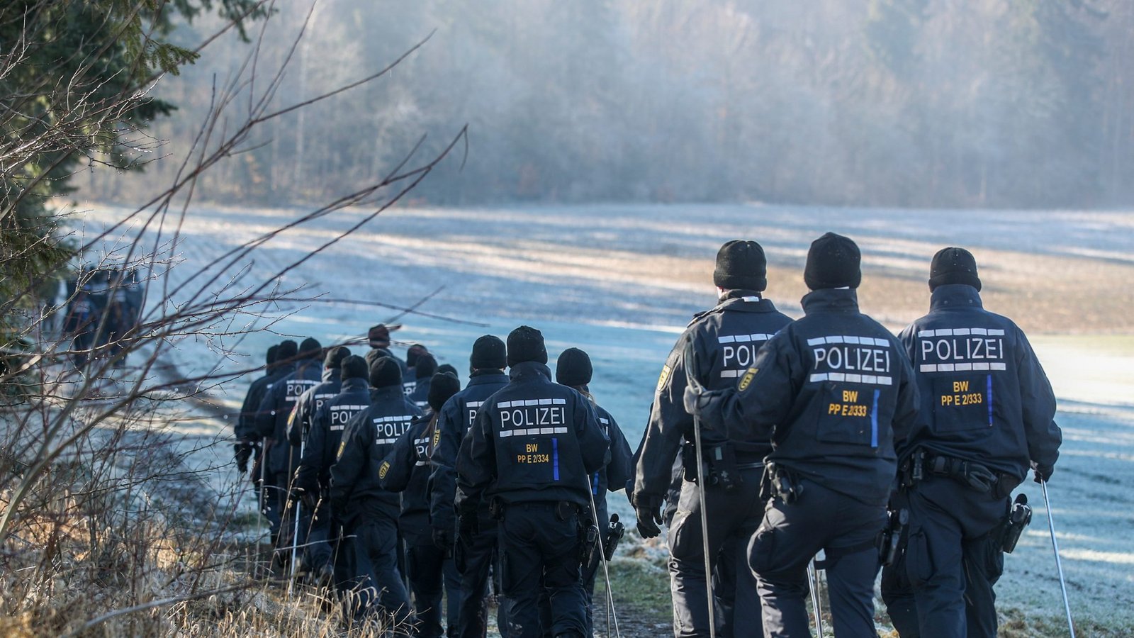 Am Donnerstag, 2. März, suchen die Beamten in einem Waldstück zwischen Brigachtal und Tannheim nach dem Vermissten Dirk Brünker.Foto: Marc Eich/Archiv
