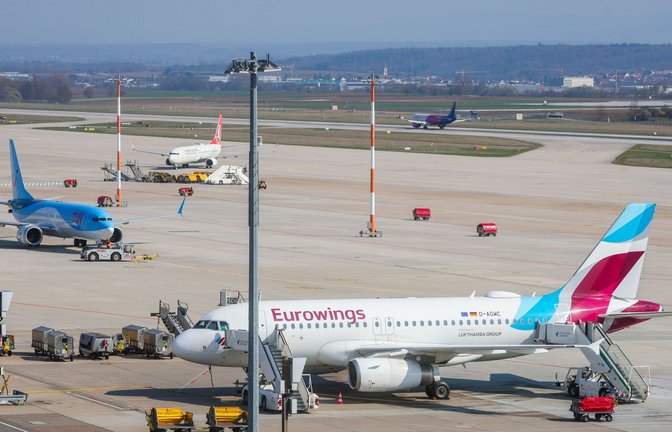 Eurowings-Maschine am Flughafen Stuttgart (STR).<span class='image-autor'>Foto: Christoph Schmidt/dpa</span>