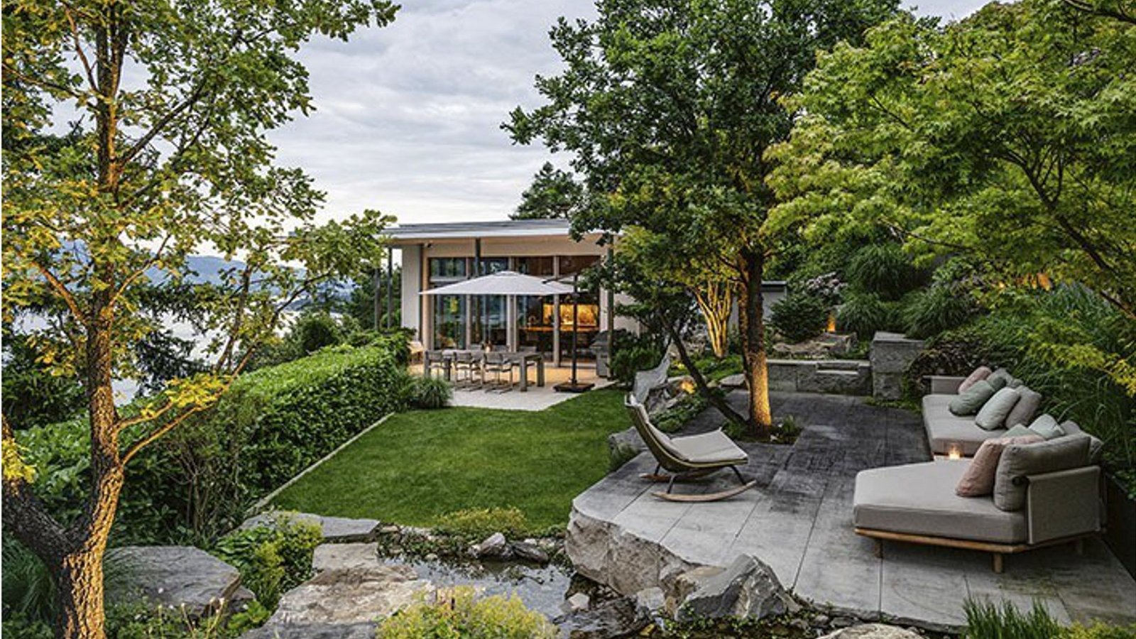 Der Gewinnergarten 2026: Daniel Berg GmbH unter der Überschrift „Der Garten als ideale Fortsetzung einer Landschaft“ mit seinem Projekt in Weggis im Schweizer Kanton Luzern.Foto: Fer­di­nand Graf Luck­ner/Verlag