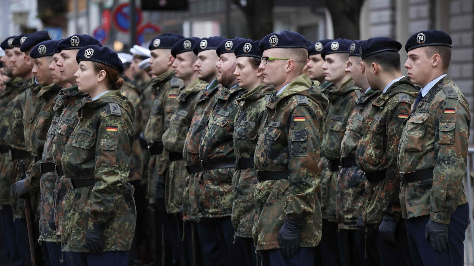 Die JA versucht gezielt, Bundeswehrangehörige als Mitglieder anzuwerben. (Symbolfoto)Foto: AFP/DANIEL ROLAND Die JA versucht gezielt, Bundeswehrangehörige als Mitglieder anzuwerben. (Symbolfoto)Foto: AFP/DANIEL ROLAND