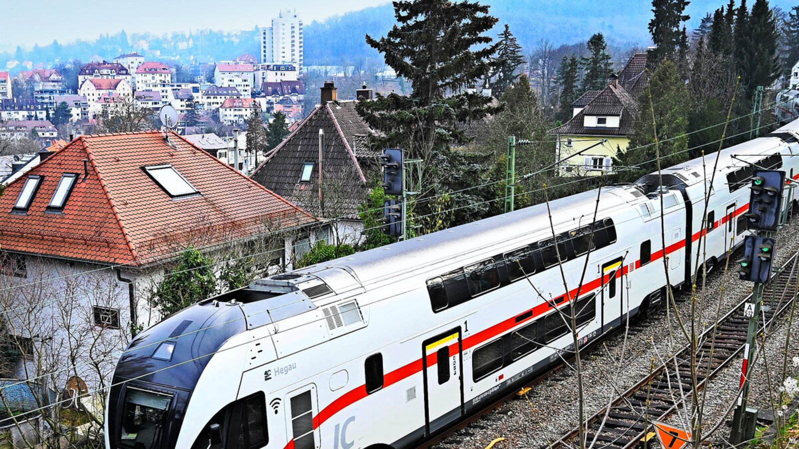 Noch rollen die Züge der Gäubahn durch die Stuttgarter Halbhöhe. Im April 2026 könnte damit Schluss sein.Foto: dpa/Bernd Weißbrod Noch rollen die Züge der Gäubahn durch die Stuttgarter Halbhöhe. Im April 2026 könnte damit Schluss sein.Foto: dpa/Bernd Weißbrod