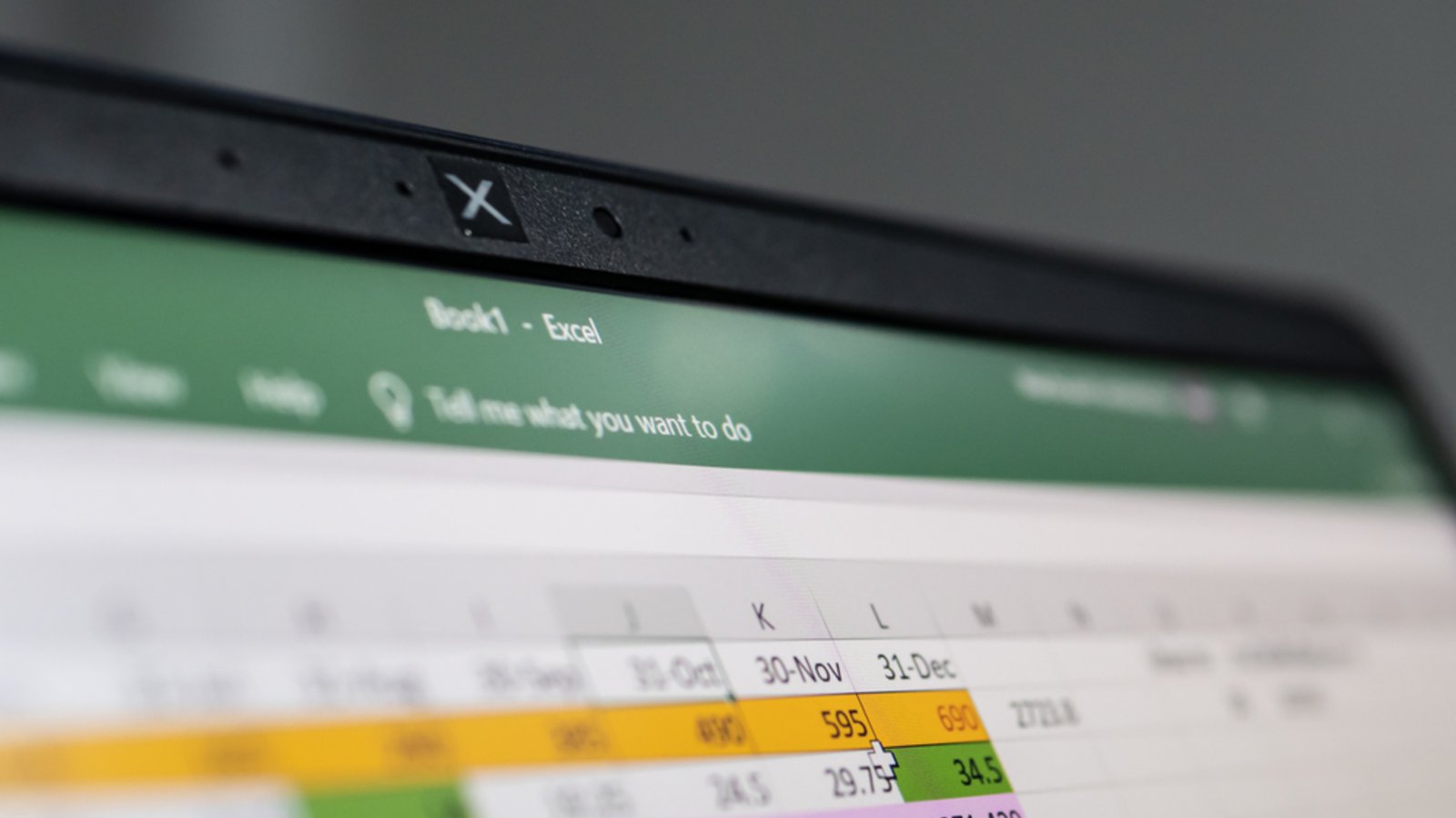 Hier zeigen wir Ihnen 6 Möglichkeiten, wie Sie in Excel Vorzeichen umkehren können.Foto: Wachiwit / Shutterstock.com Hier zeigen wir Ihnen 6 Möglichkeiten, wie Sie in Excel Vorzeichen umkehren können.Foto: Wachiwit / Shutterstock.com