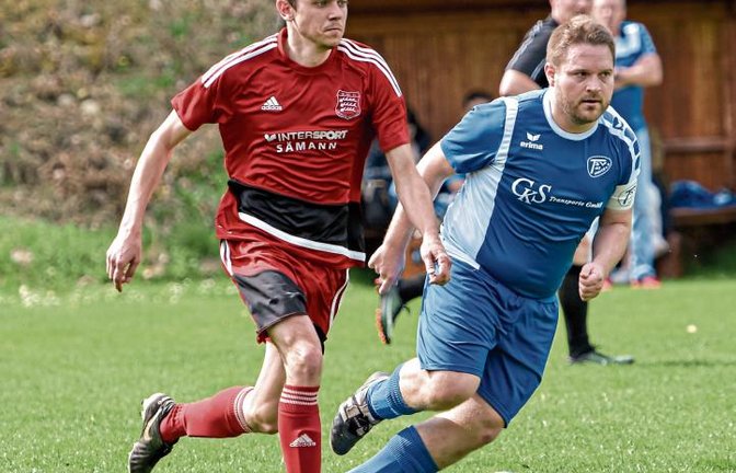 Tom Hecht (links) hat seit dem Spiel gegen die SGM Riexingen II vor zwei Wochen ein dickes Knie und muss unter Umständen auch gegen Gündelbach passen. Foto: Simecek