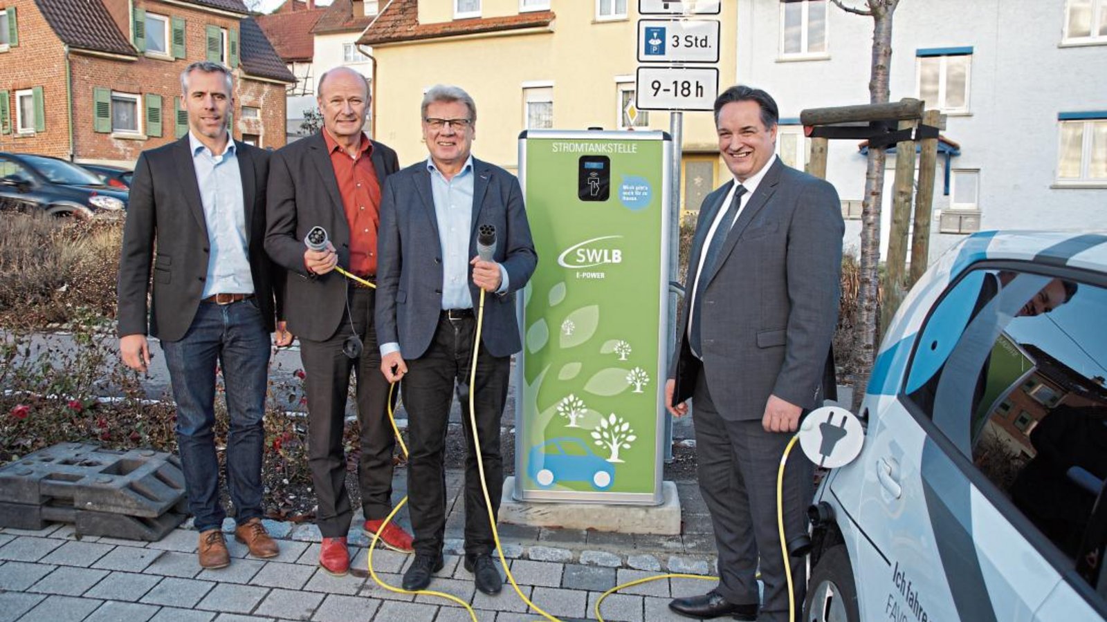 In Markgröningen wurden die neuen Ladesäulen nun offiziell in Betrieb genommen. Foto: p In Markgröningen wurden die neuen Ladesäulen nun offiziell in Betrieb genommen. Foto: p