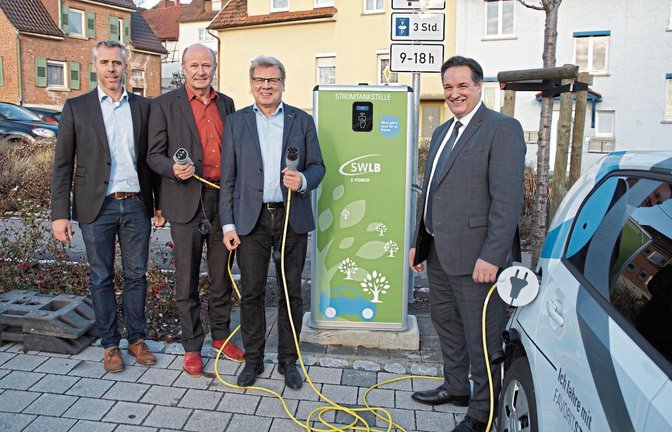 In Markgröningen wurden die neuen Ladesäulen nun offiziell in Betrieb genommen.  Foto: p