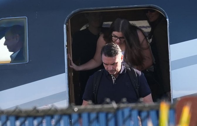 Nach der Wahl flüchtete Bolsonaro.<span class='image-autor'>Marta Lavandier/AP/dpa</span>