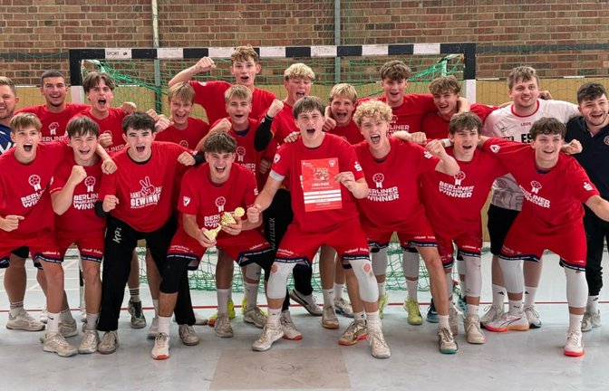 Freude pur: Die JANO-B-Jugendhandballer feiern den Sieg beim Sparkassen-Cup in Berlin.<span class='image-autor'>JANO FIlder</span>