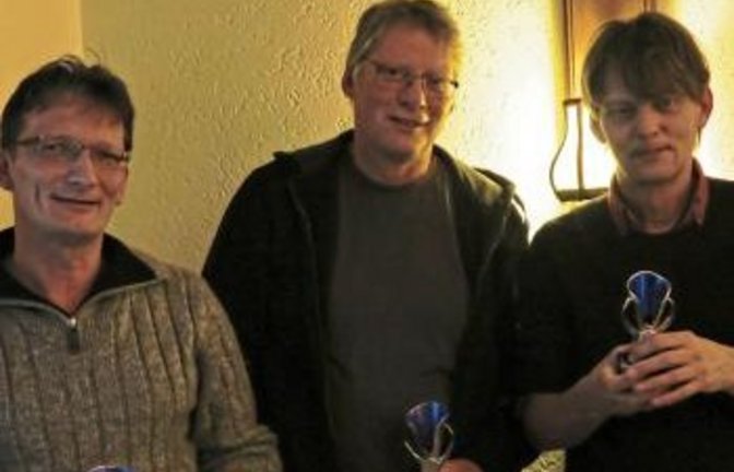 Die neuen Vereinsmeister der Hohenhaslacher Drachen- und Gleitschirmflieger: Thomas Eisel (von links), Bernd Ziebart und Bernhard Schreiber.  Foto: p