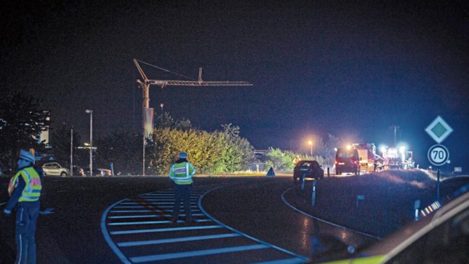 In der Nacht auf den 12. Mai 2019 starb ein Mann, drei weitere Personen wurden bei dem Unfall bei Sachsenheim verletzt. Foto: 7aktuell In der Nacht auf den 12. Mai 2019 starb ein Mann, drei weitere Personen wurden bei dem Unfall bei Sachsenheim verletzt. Foto: 7aktuell