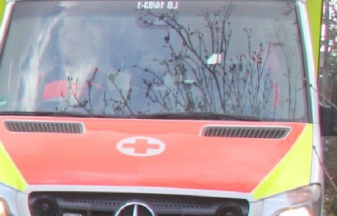 In Markgröningen sind ein Auto und ein Krankenwagen zusammengestoßen. Symbolbild: Archiv