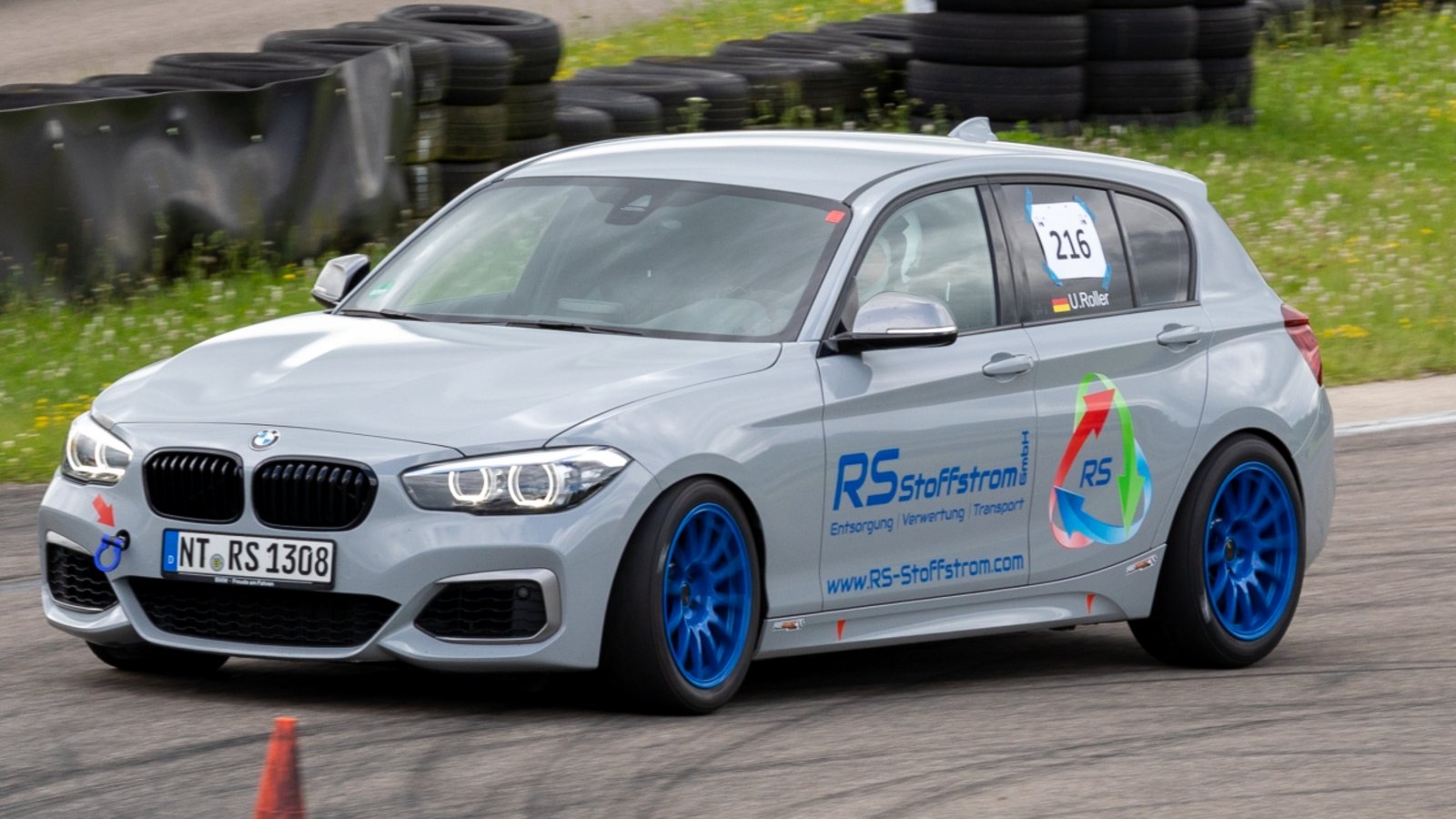 Udo Roller mit seinem RS-BMW M140i auf dem Parcours in Walldorf. Foto: privat