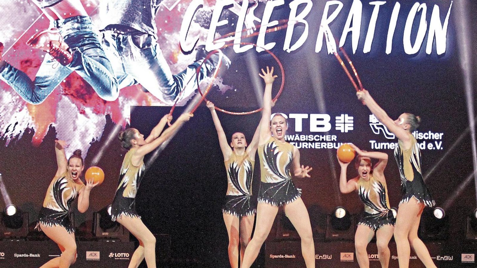 Die Gymnastinnen des Gym-Ta-Jugendteams des TV Sersheim haben die Bühne der Stuttgarter Porsche-Arena bei der Turn-Gala „Celebration“ gerockt. Foto: Nachreiner Die Gymnastinnen des Gym-Ta-Jugendteams des TV Sersheim haben die Bühne der Stuttgarter Porsche-Arena bei der Turn-Gala „Celebration“ gerockt. Foto: Nachreiner