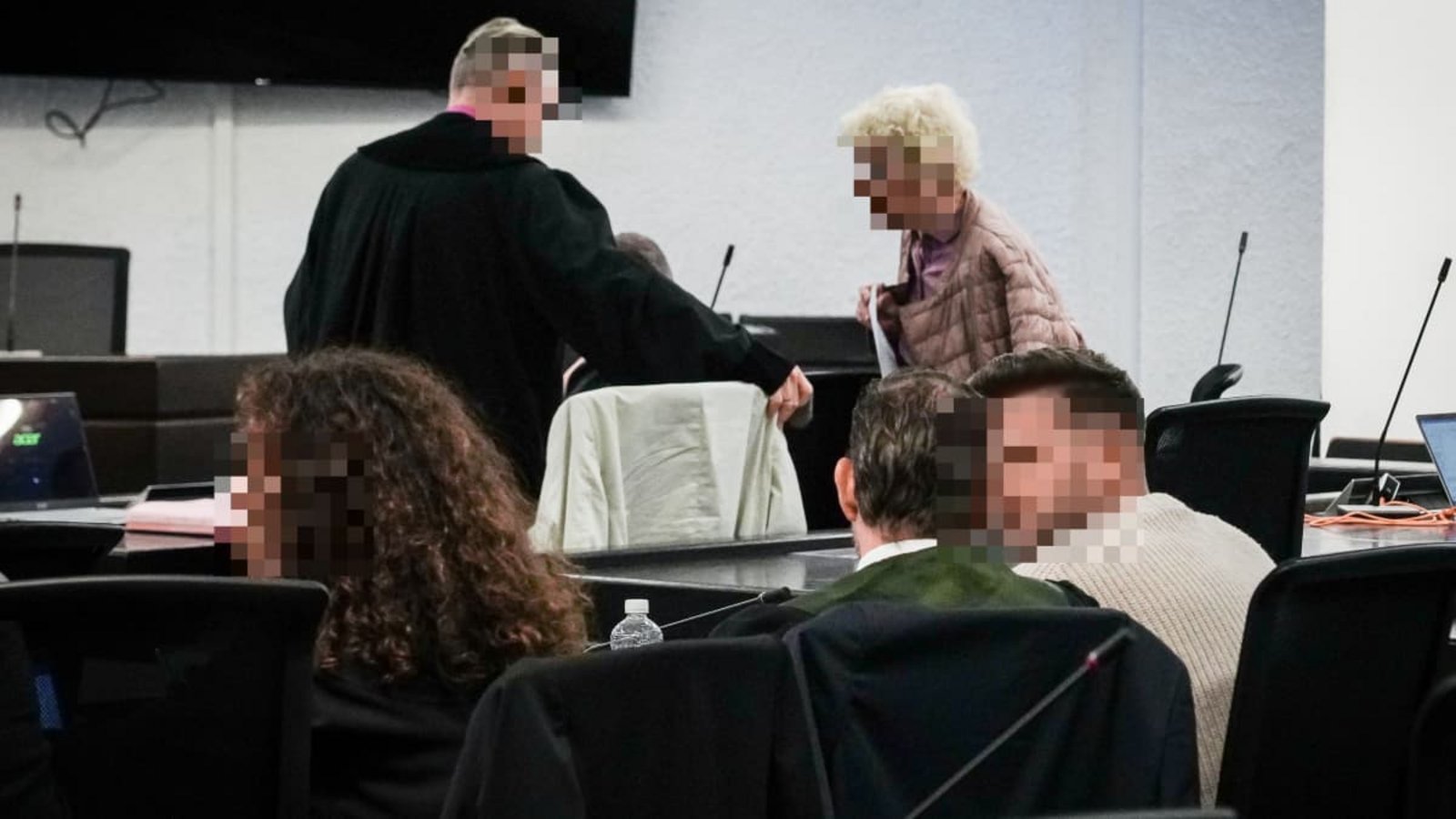 Diskussion im Gerichtssaal bei der Berufungsverhandlung um den Unfalltod eines Motorradpolizisten bei der Fußball-EM 2024.Lichtgut/Ferdinando Iannone Diskussion im Gerichtssaal bei der Berufungsverhandlung um den Unfalltod eines Motorradpolizisten bei der Fußball-EM 2024.Lichtgut/Ferdinando Iannone