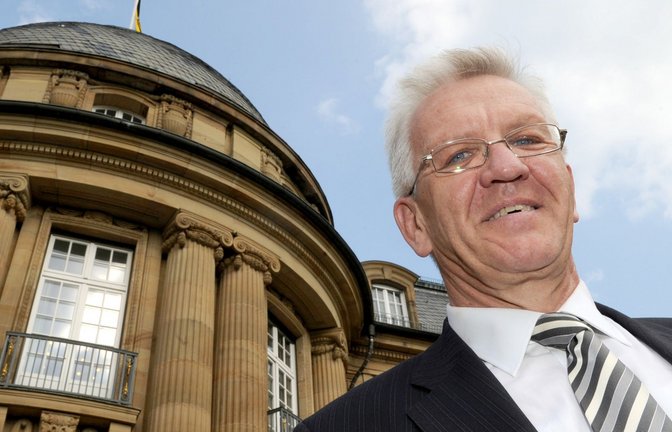 Winfried Kretschmann vor der Villa Reitzenstein (Archivbild)<span class='image-autor'>Foto: dpa</span>