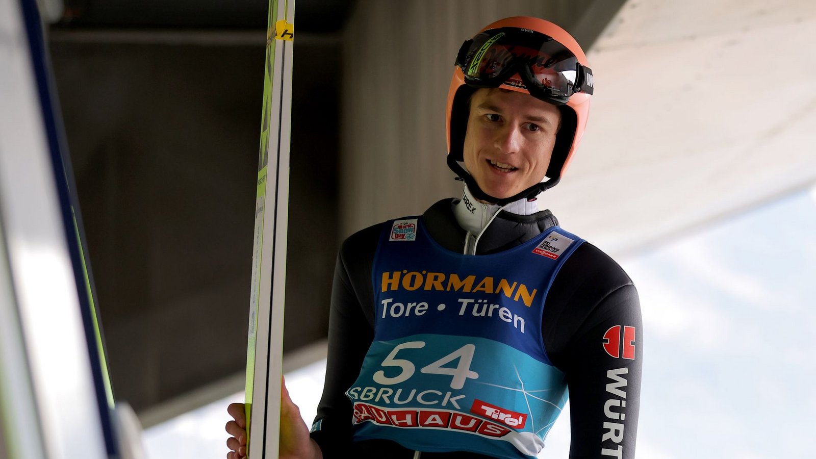 Skispringer Karl Geiger kehrt nach einer kurzen Wettkampfpause in den Weltcup zurück.Foto: Daniel Karmann/dpa
