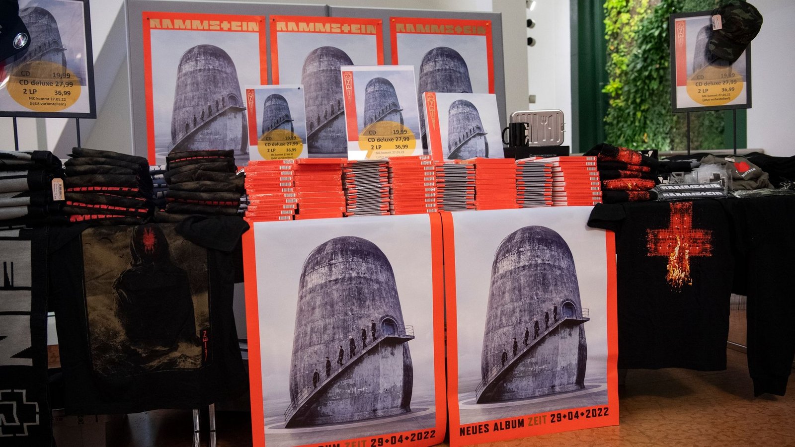 Das neue Rammstein-Albums "Zeit" ist raus.Foto: Christophe Gateau/dpa