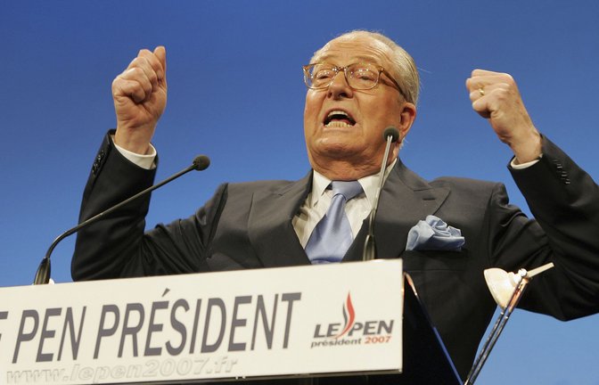 Jean-Marie Le Pen bei einer Rede im  Wahlkampf 2007<span class='image-autor'>Foto: Michael Sawyer/AP/dpa/Michael Sawyer</span>