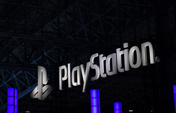 Die Spielekonsole PS5 wird ab sofort deutlich mehr kosten. (Symbolfoto)<span class='image-autor'>Foto: AFP/CHARLY TRIBALLEAU</span>