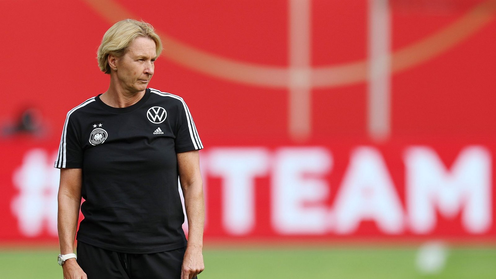 Die Bundestrainerin Voss-Tecklenburg hat beim Frauen-Nationalteam keinen Rückhalt mehr: Die Spielerinnen sind auf Distanz.Foto: WITTERS/JoergHalisch Die Bundestrainerin Voss-Tecklenburg hat beim Frauen-Nationalteam keinen Rückhalt mehr: Die Spielerinnen sind auf Distanz.Foto: WITTERS/JoergHalisch