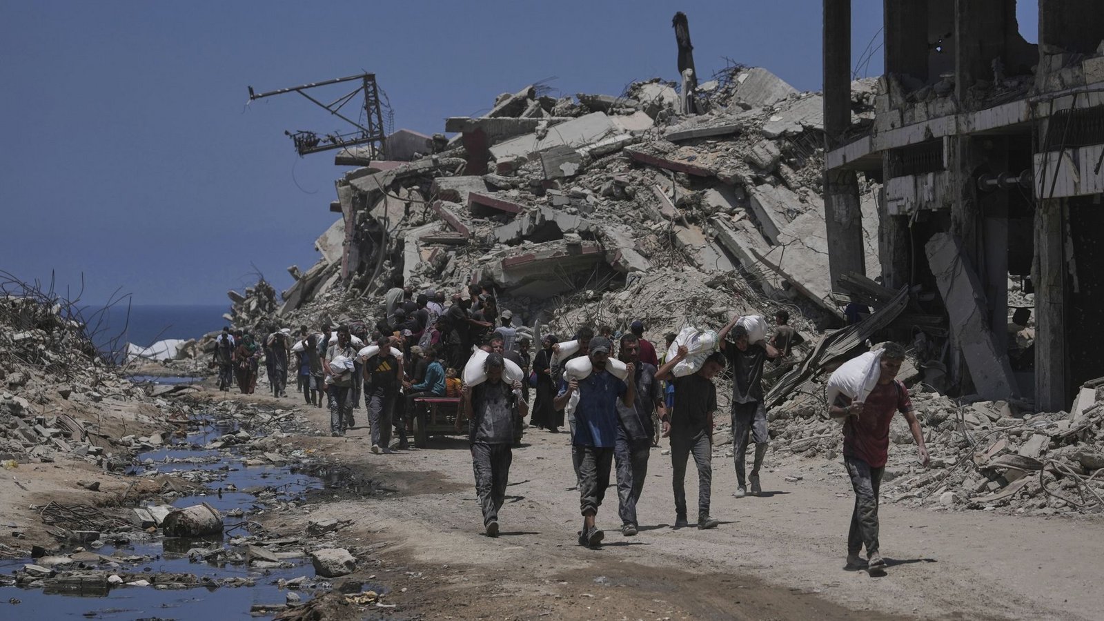 Israel entzieht Hilfsorganisationen in Gaza, dem besetzten Westjordanland und Ostjerusalem Linzenzen. Das hat weitreichende Folgen (Archivfoto).Foto: Jehad Alshrafi/AP/dpa/Jehad Alshrafi Israel entzieht Hilfsorganisationen in Gaza, dem besetzten Westjordanland und Ostjerusalem Linzenzen. Das hat weitreichende Folgen (Archivfoto).Foto: Jehad Alshrafi/AP/dpa/Jehad Alshrafi