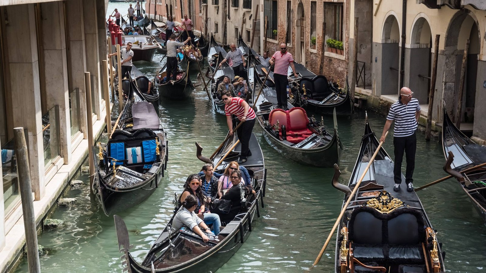 In Venedig stehen selbst Gondeln im Stau.Foto: imago/viennaslide