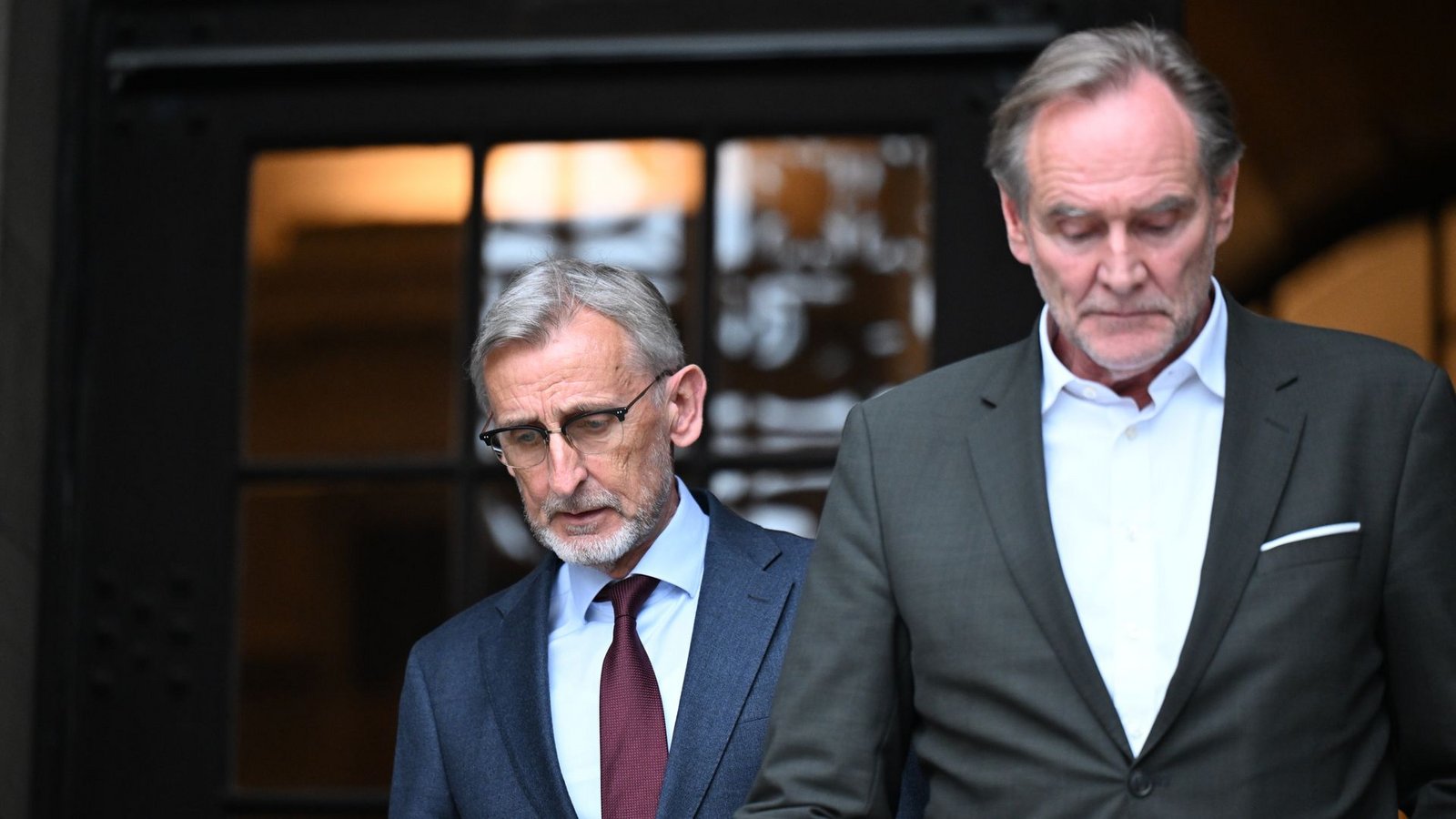 Innenminister und Oberbürgermeister zeigen sich tief bestürzt.Foto: Hendrik Schmidt/dpa