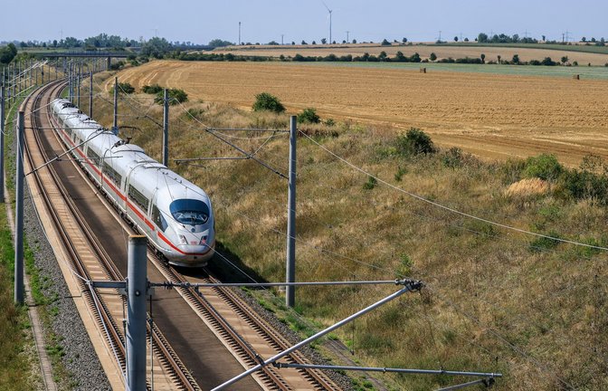 Die Deutsche Bahn erwartet angesichts der Hitze und angekündigter Unwetter eine hohe Belastung für ihre Infrastruktur. (Archivbild)<span class='image-autor'>Foto: Jan Woitas/dpa</span>