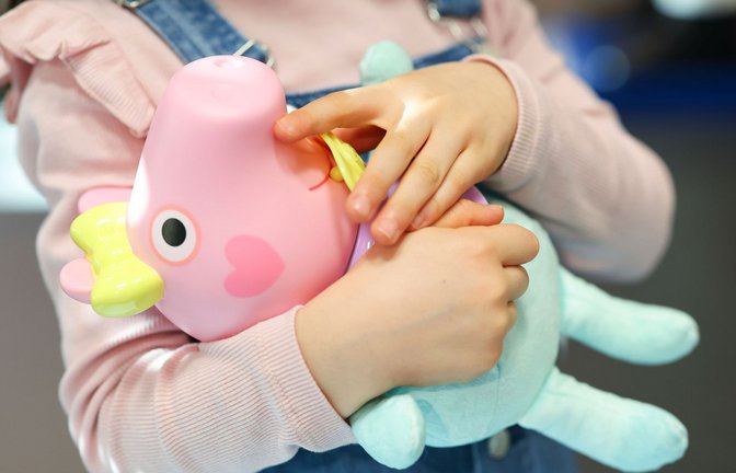 In zu viel Kinderspielzeug finden sich gesundheitsschädliche Gifte. Das will die EU mit schärferen Regeln in Zukunft ändern.<span class='image-autor'>Foto: Daniel Löb/dpa</span>