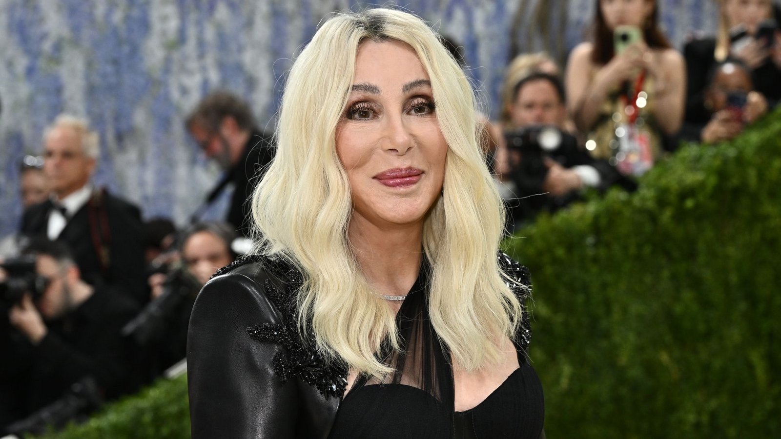 "Es gibt 20 Jahre alte Mädels, die nicht das können, was ich kann", sagt Cher über sich. Kürzlich nahm sie an der Met Gala 2026 teil. (Archivbild)Foto: Evan Agostini/Invision/AP/dpa "Es gibt 20 Jahre alte Mädels, die nicht das können, was ich kann", sagt Cher über sich. Kürzlich nahm sie an der Met Gala 2026 teil. (Archivbild)Foto: Evan Agostini/Invision/AP/dpa